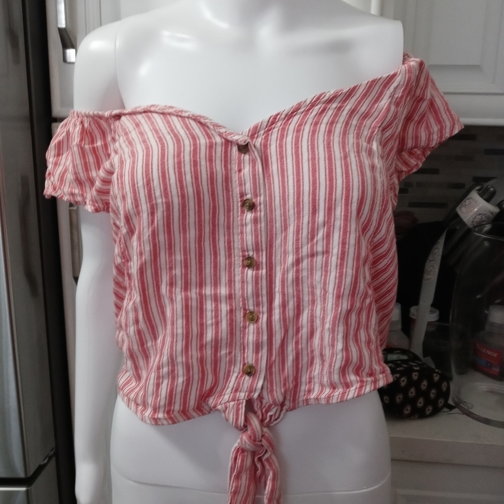 AMERICAN EAGLE OFF THE SHOULDER BUTTON FRONT CANDY CANE STRIPE V NECK CROP TOP